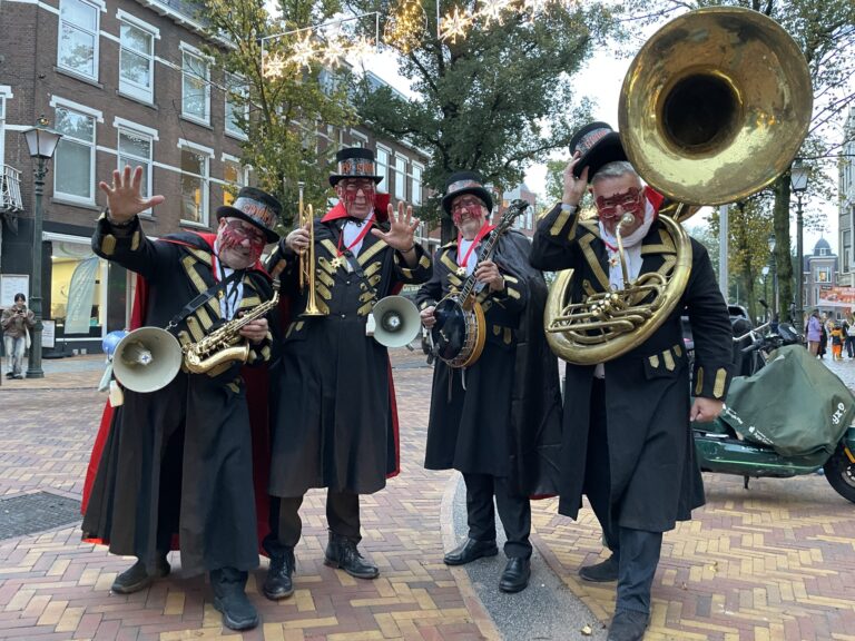 Halloween-Streetband in Leidschendam Centrum — muziek in Leidschendam-Voorburg